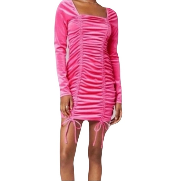 Dresses & Skirts - Pink Ruched Long Sleeve Dress NWT